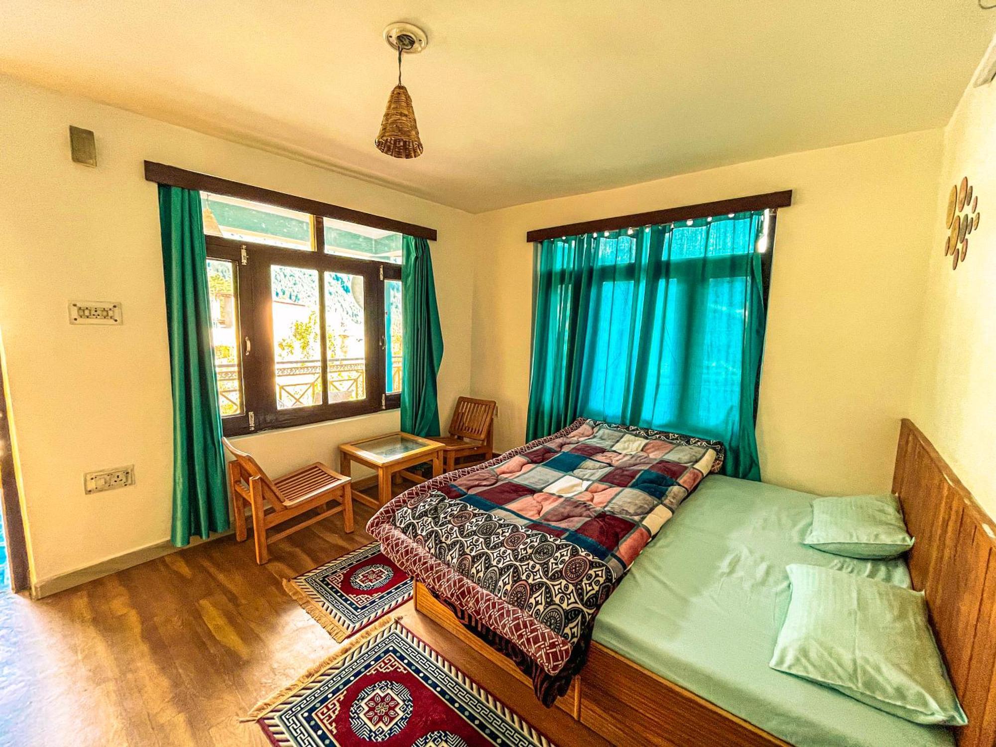 Bhagwati Wood House Bed & Breakfast *