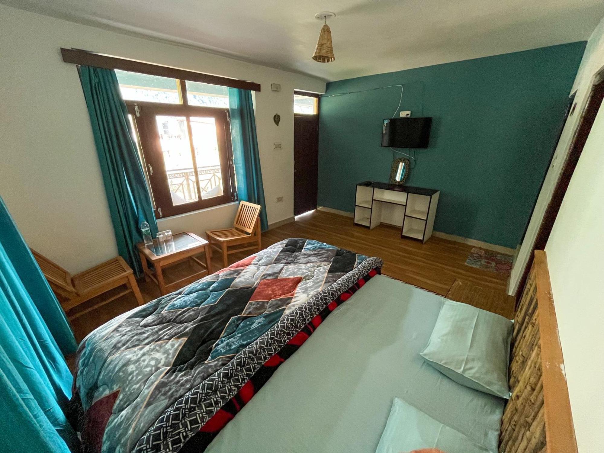 Bhagwati Wood House Bed & Breakfast *